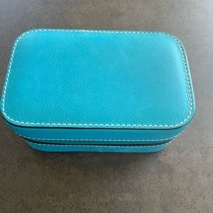 Small jewelry case with bonus crown pins!